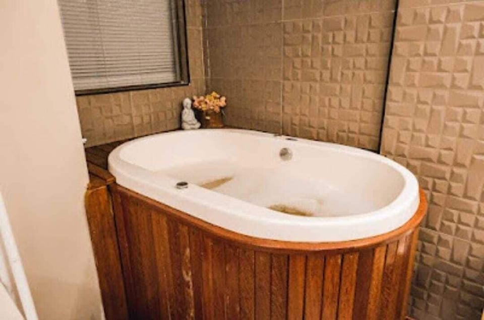 Suite Toscana com hidromassagem | Desk, laptop workspace, free WiFi, bed sheets