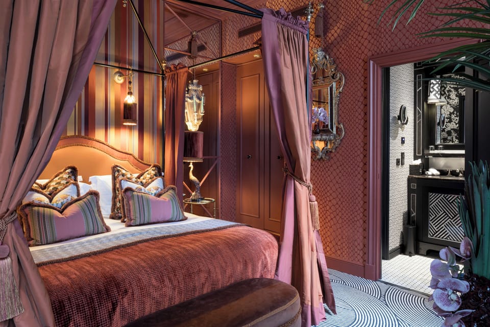 Grand Tour Suite | Minibar, in-room safe, desk, laptop workspace