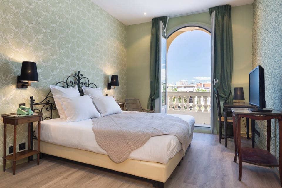 Family Room | Premium bedding, minibar, desk, soundproofing