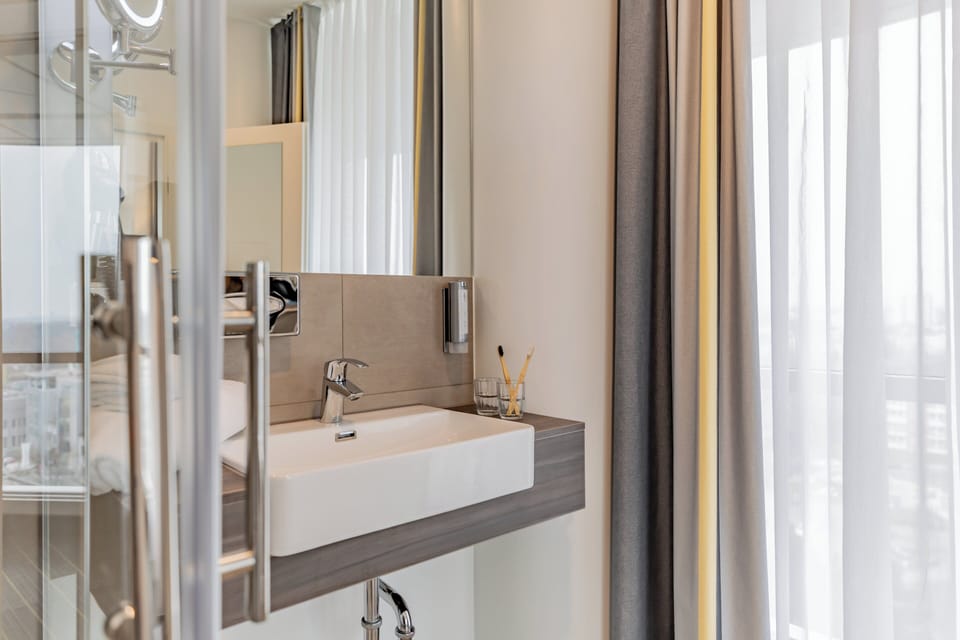 Rainfall showerhead, hair dryer, towels