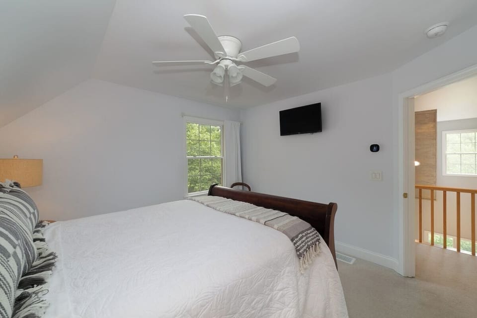 Upper Level Bedroom 1 with Queen Bed & Smart TV