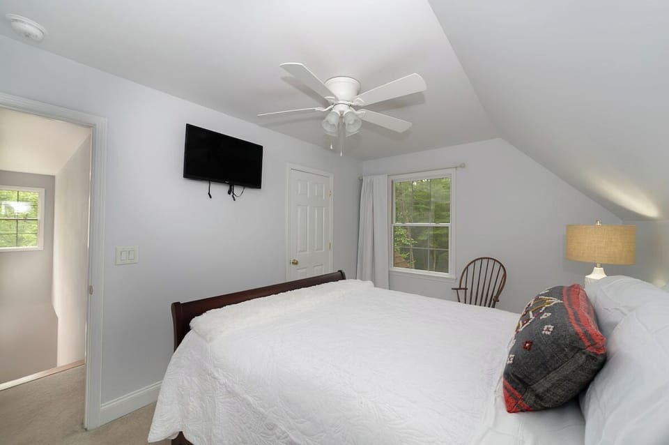 Upper Level Bedroom 2 with Queen Bed & Smart TV