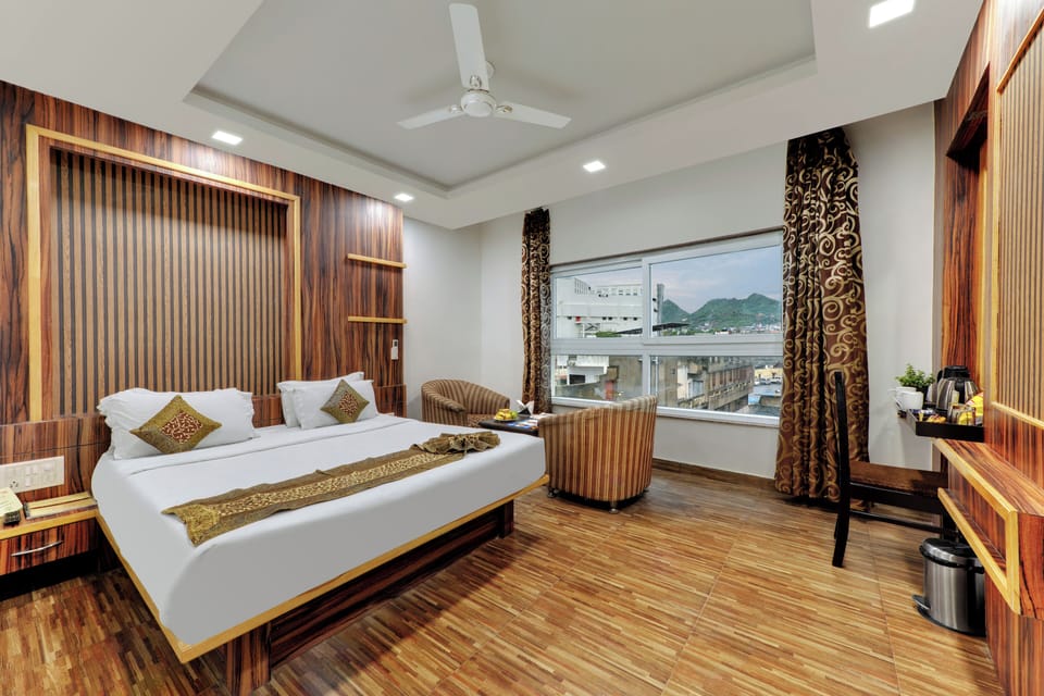 Deluxe Room | Minibar, in-room safe, desk, iron/ironing board (on request)