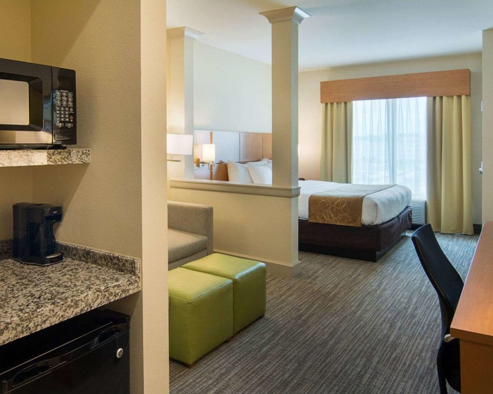 Hypo-allergenic bedding available, pillowtop beds, in-room safe, desk