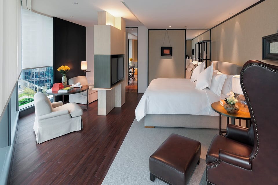 Premium bedding, down comforters, minibar, in-room safe