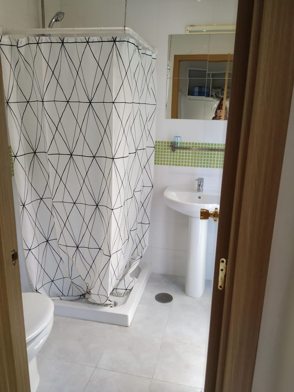 Towels, soap, shampoo, toilet paper
