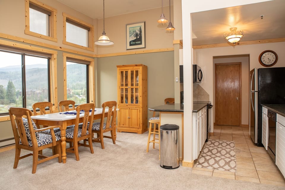 Condo, 2 Bedrooms | Dining