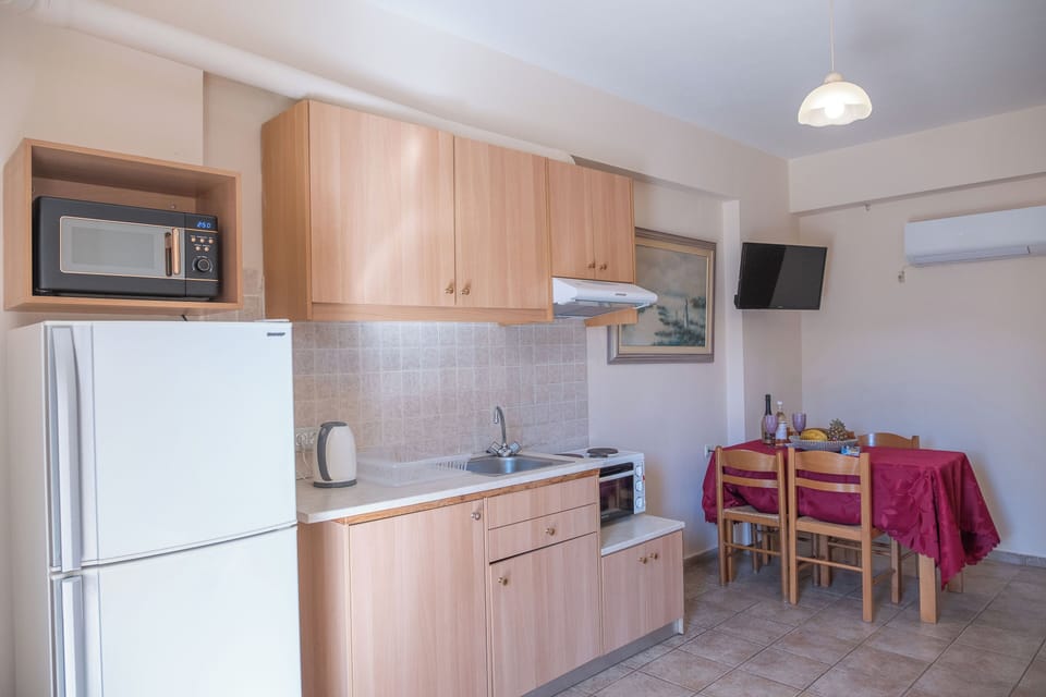 Standard Apartment, 2 Bedrooms, Balcony | Frette Italian sheets, pillowtop beds, soundproofing, iron/ironing board