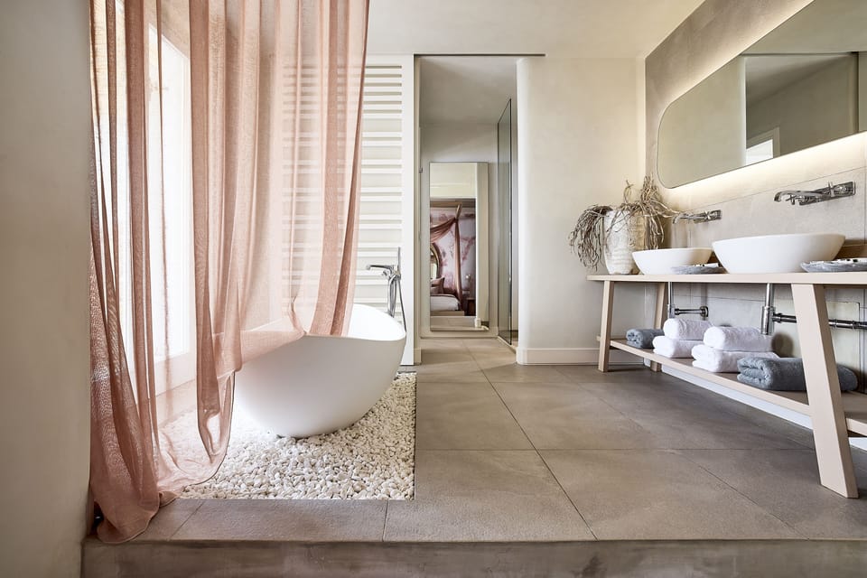 Executive Sea View Suite with Infinity Private Pool | Bathroom | Shower, rainfall showerhead, hair dryer, bathrobes
