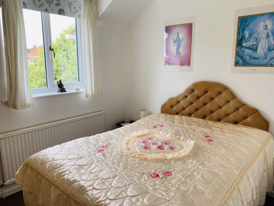 Classic Double Room, Shared Bathroom, Garden View (Michael Room)