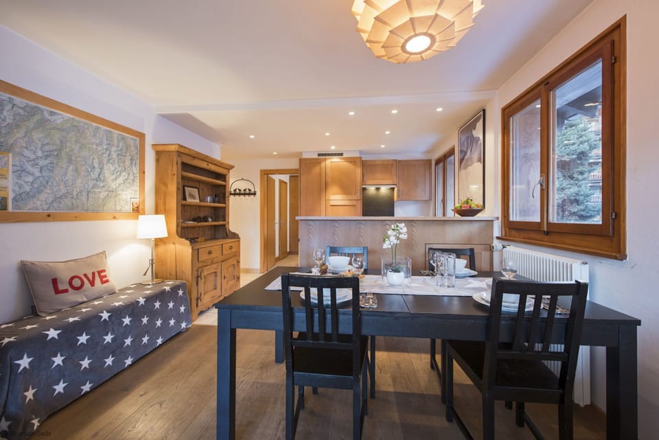 Trois Melezes dining area