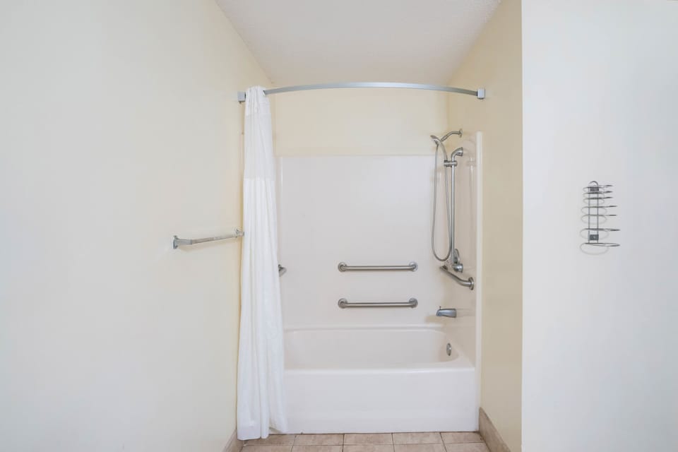 Bathtub, free toiletries, hair dryer, towels
