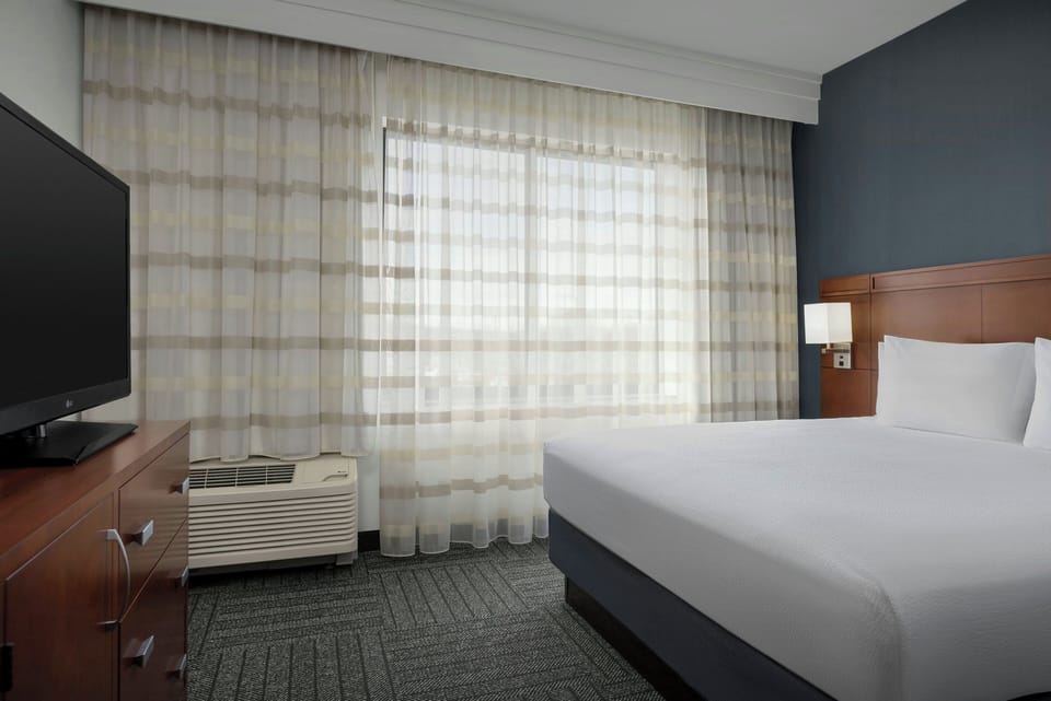 Suite, 1 Bedroom, Hearing Accessible | Desk, laptop workspace, iron/ironing board, free cribs/infant beds