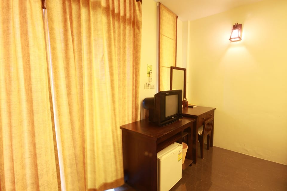 Superior Hotel | In-room safe, desk, free WiFi