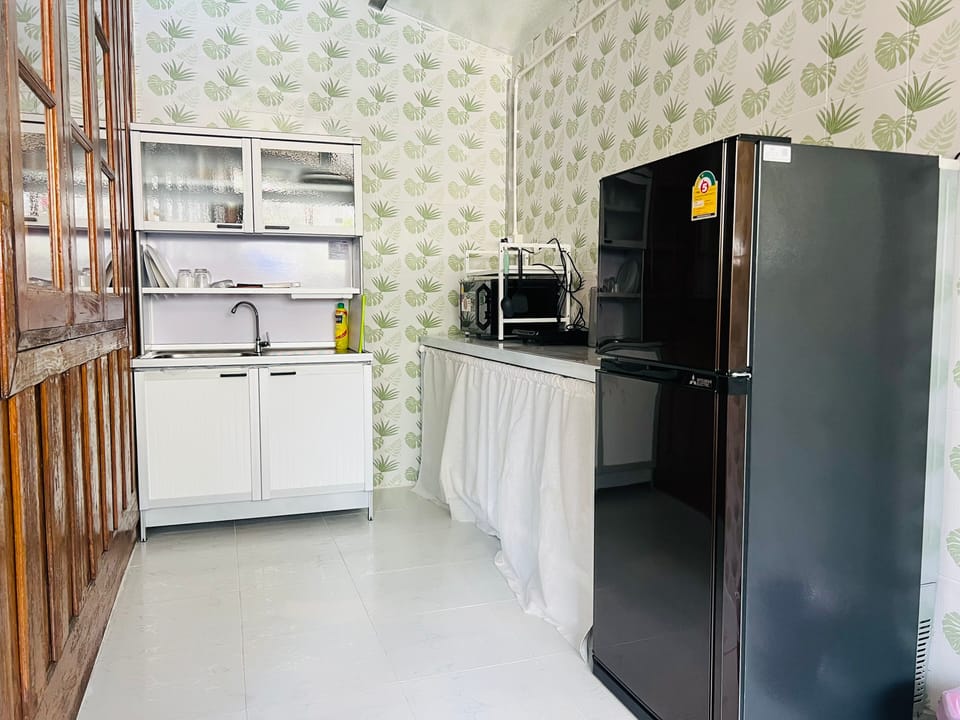 Family with pool View | Private kitchen | Fridge