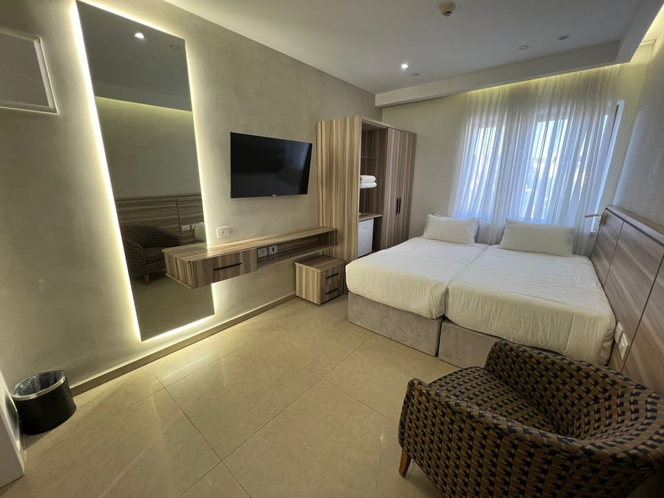 Deluxe Room | Premium bedding, desk, bed sheets