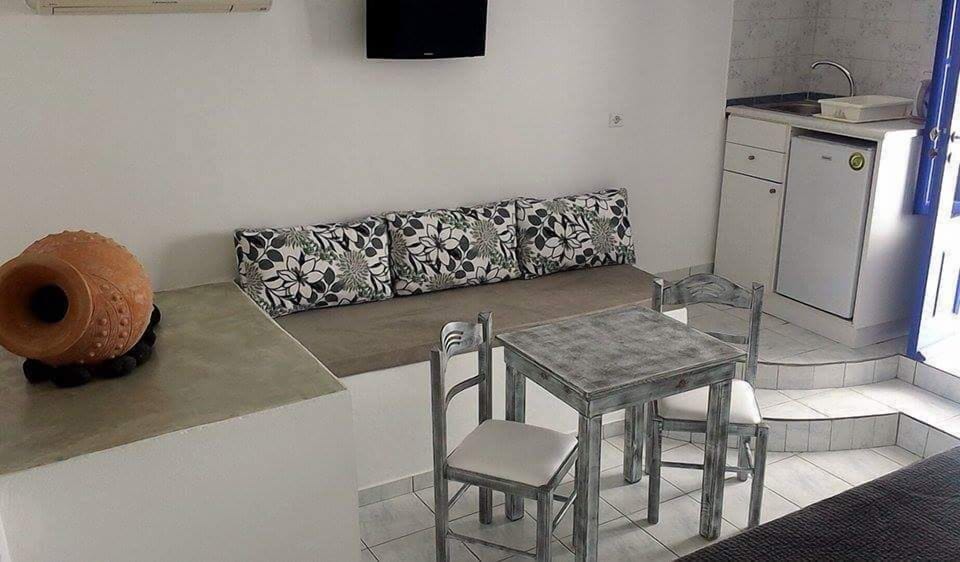 Suite, Jetted Tub | In-room safe, cribs/infant beds, free WiFi, bed sheets