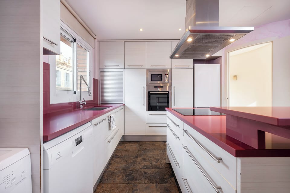 Family Duplex, Tower | Private kitchen | Full-size fridge, microwave, stovetop, coffee/tea maker