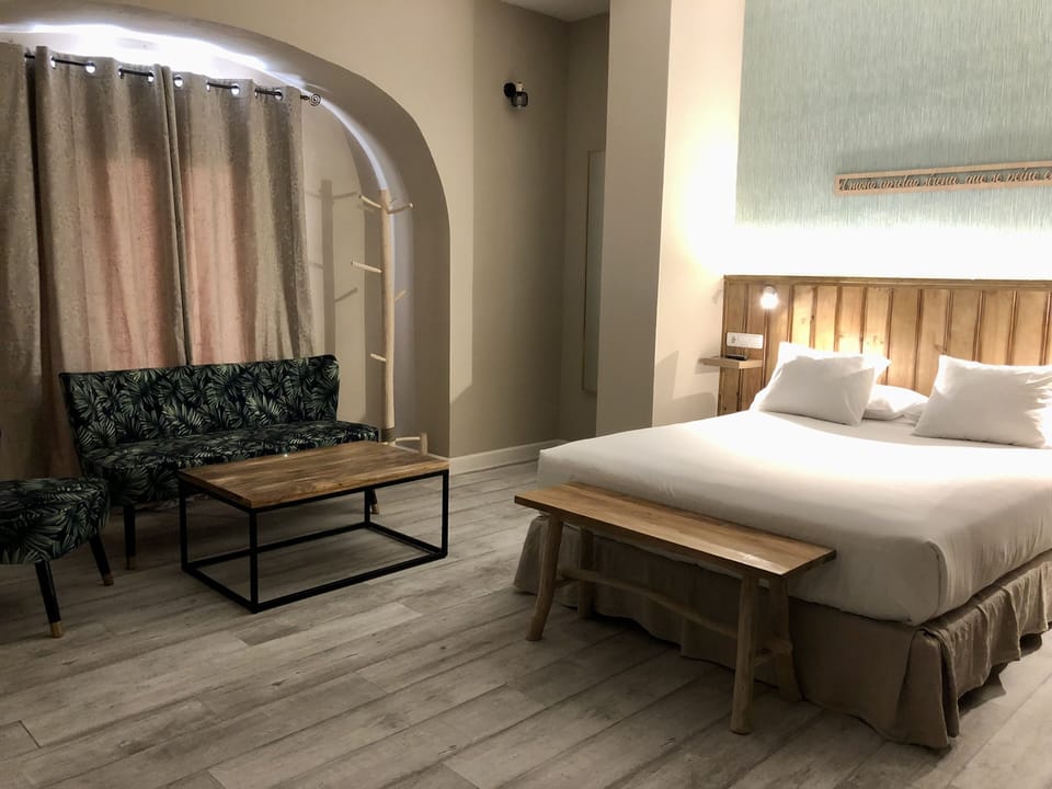 Superior Double Room, Private Bathroom | In-room safe, desk, blackout drapes, soundproofing