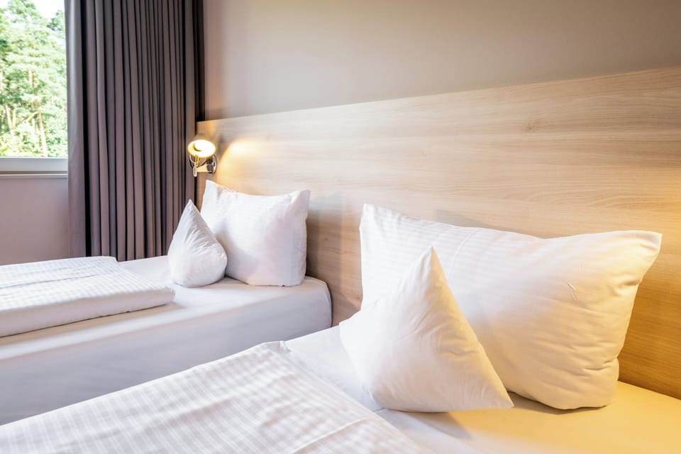 Economy Twin Room | Premium bedding, desk, blackout drapes, soundproofing