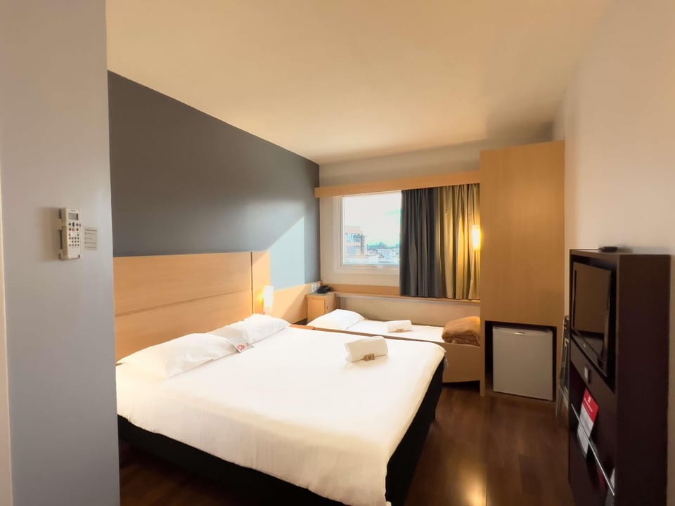 Standard Room, Multiple Beds | Minibar, in-room safe, desk, iron/ironing board