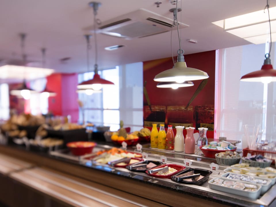 Daily buffet breakfast for a fee