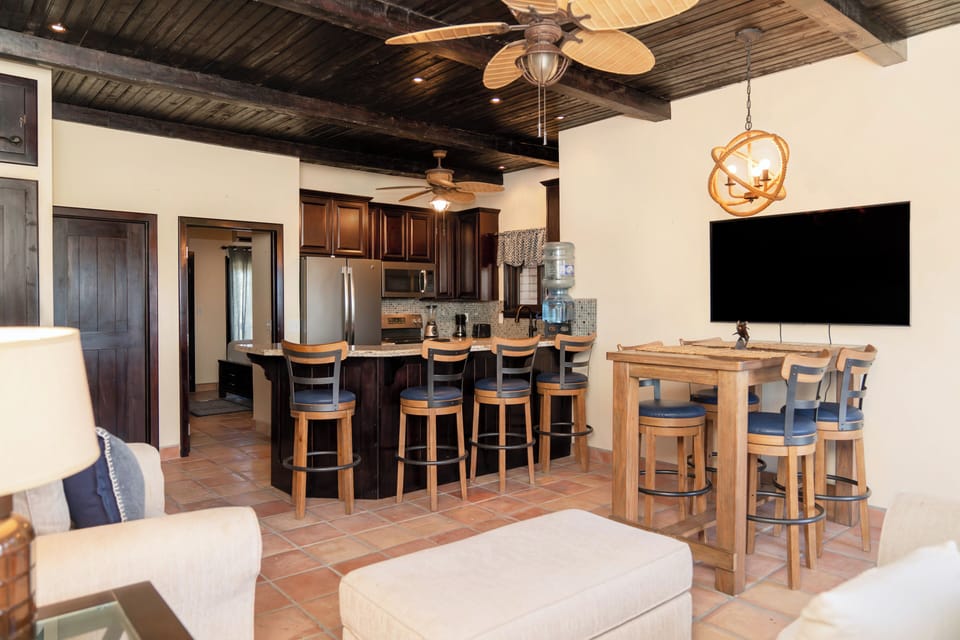 Villa, 2 Bedrooms, Garden View | In-room dining