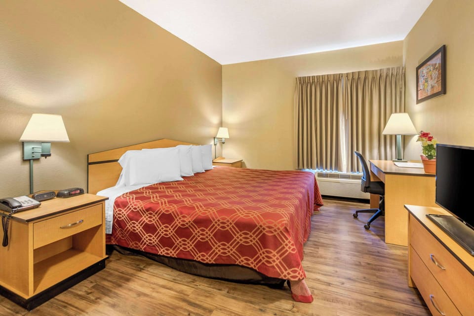 Desk, iron/ironing board, WiFi (free), bed sheets
