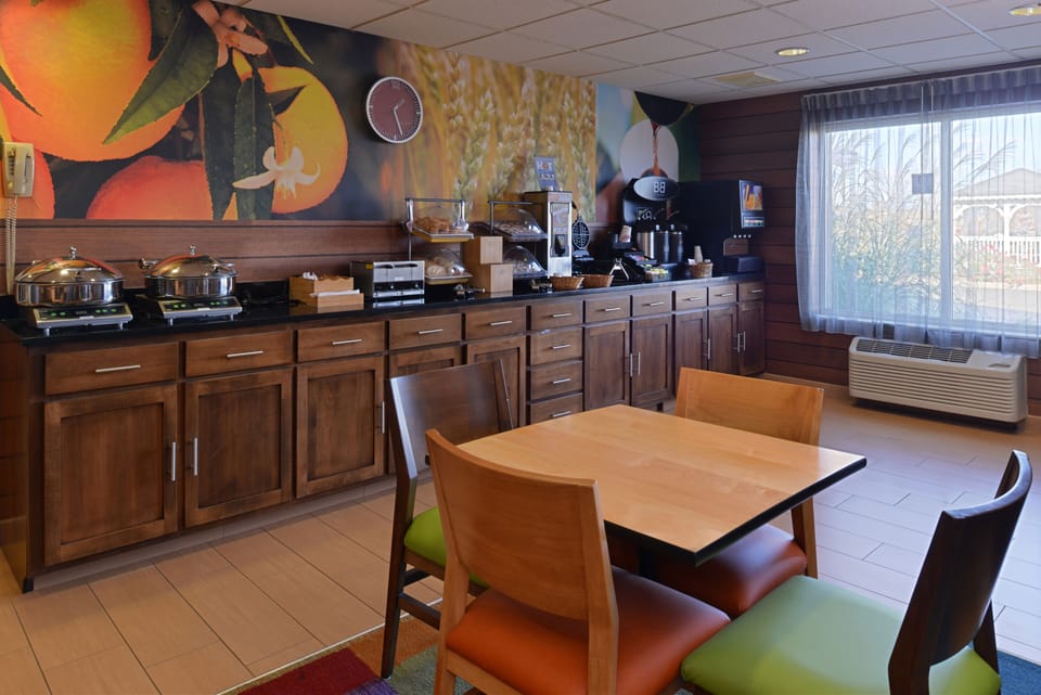 Free daily buffet breakfast