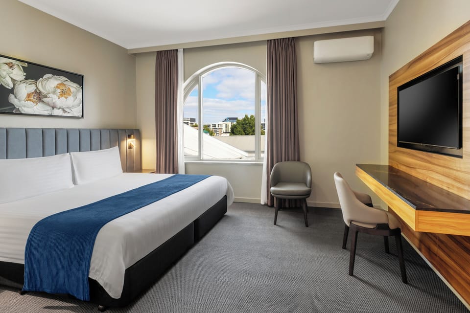 Premium bedding, in-room safe, desk, laptop workspace