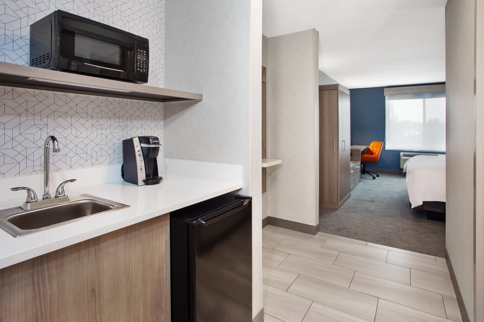 Premium bedding, Tempur-Pedic beds, in-room safe, desk