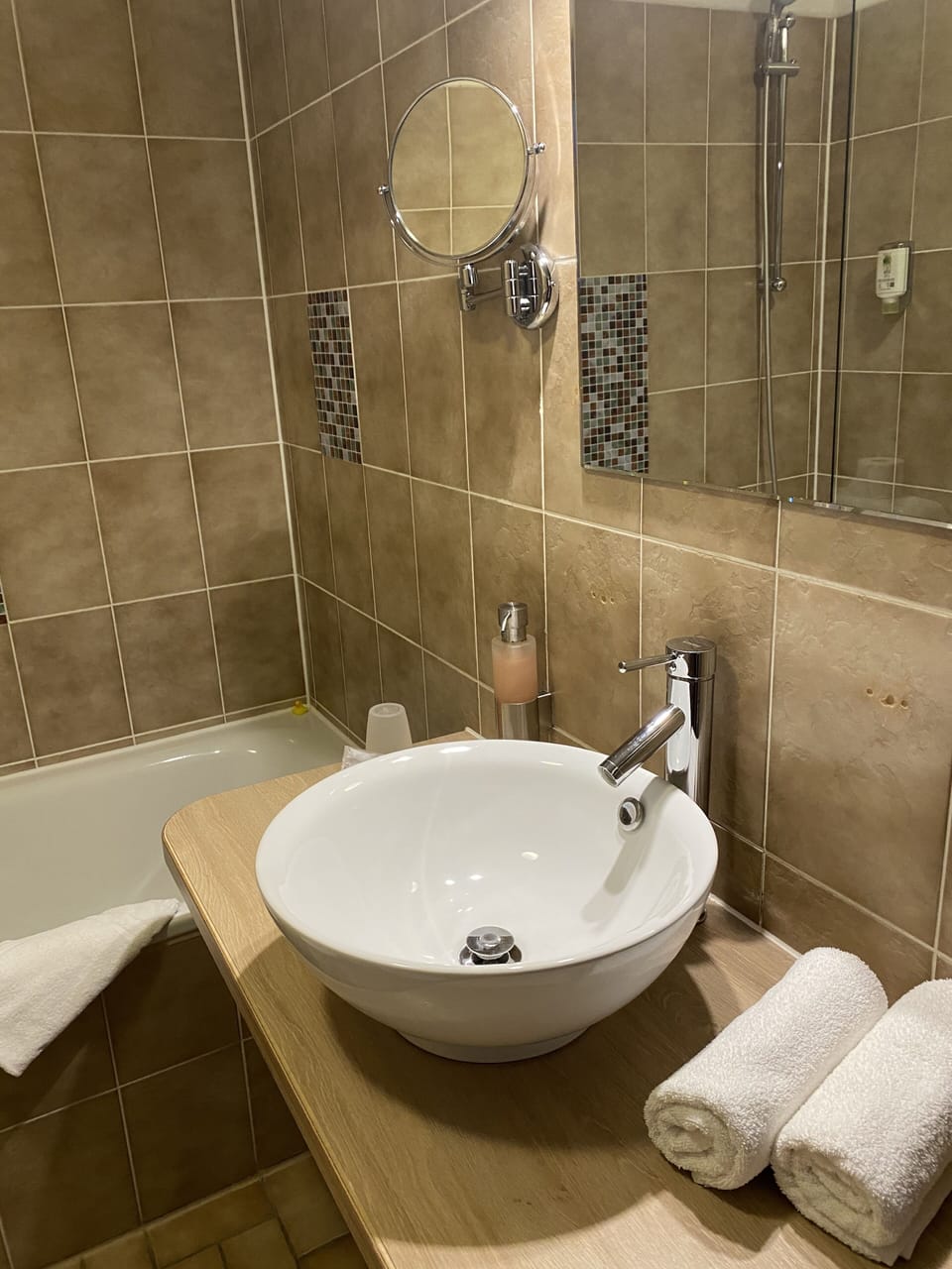Double Room | Bathroom | Free toiletries, slippers, towels