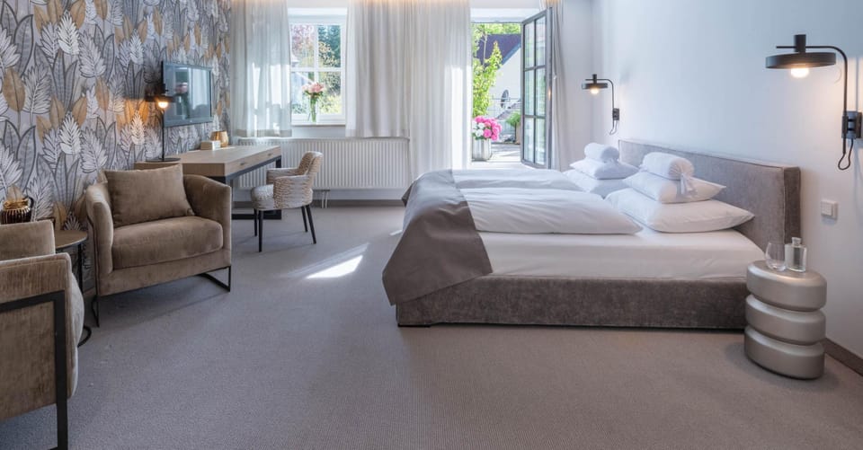 Junior Suite, 1 King Bed, Non Smoking, Balcony | Premium bedding, minibar, in-room safe, individually decorated