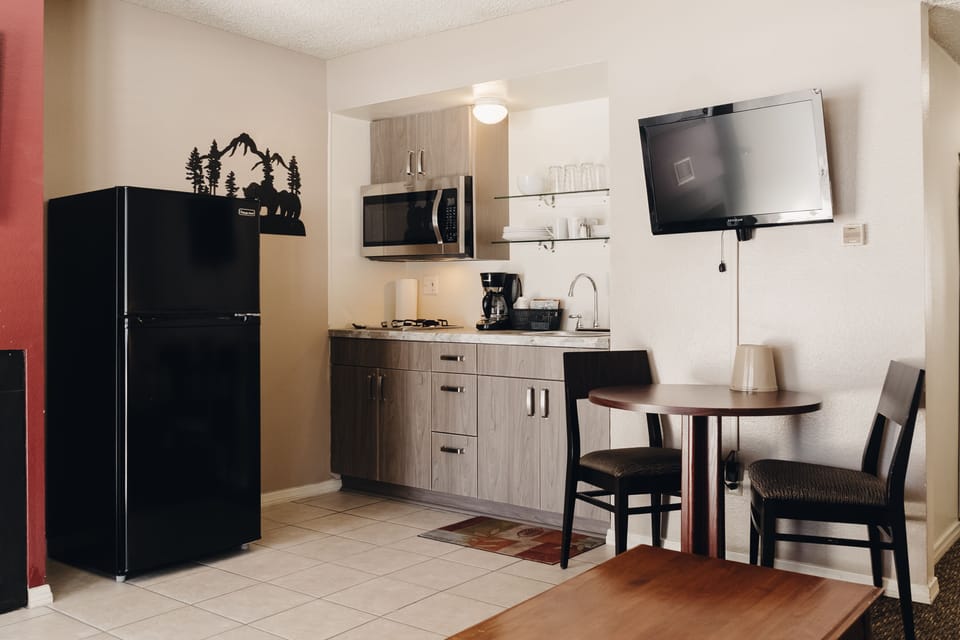 Family Suite, 1 Bedroom | Private kitchen | Coffee/tea maker, mini-fridge, microwave