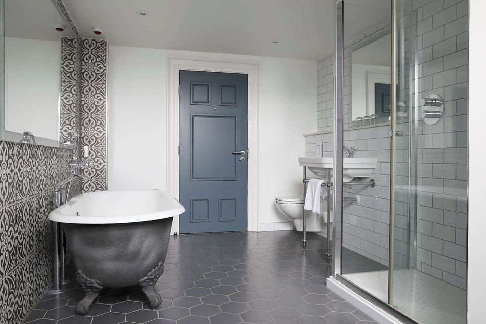 Family Suite, Multiple Beds (Knavesmire Attic) | Bathroom shower