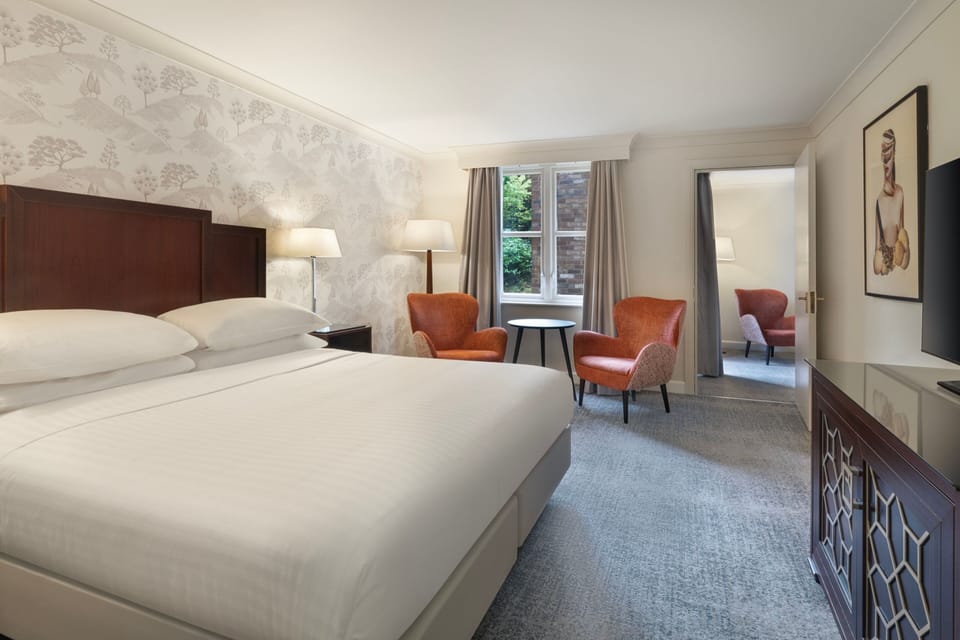 Junior Suite, 1 King Bed | Premium bedding, pillowtop beds, in-room safe, desk
