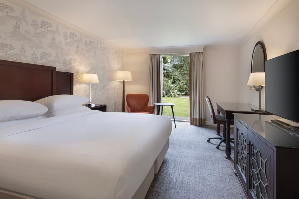 Superior Room, 1 King Bed | Premium bedding, pillowtop beds, in-room safe, desk