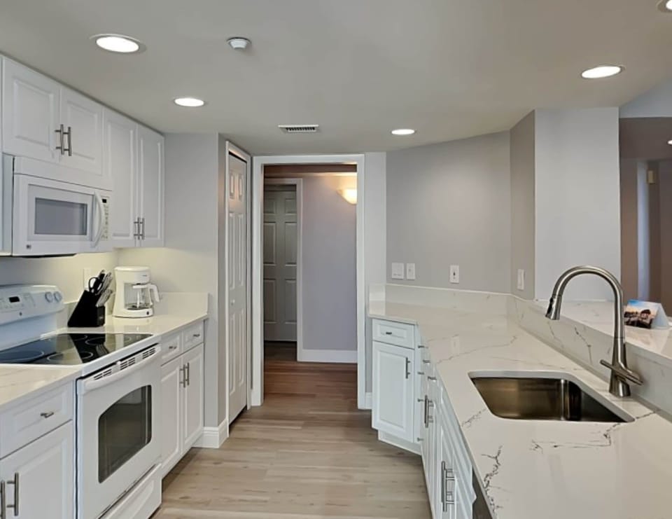 Condo (3 Bedrooms) | Property amenity