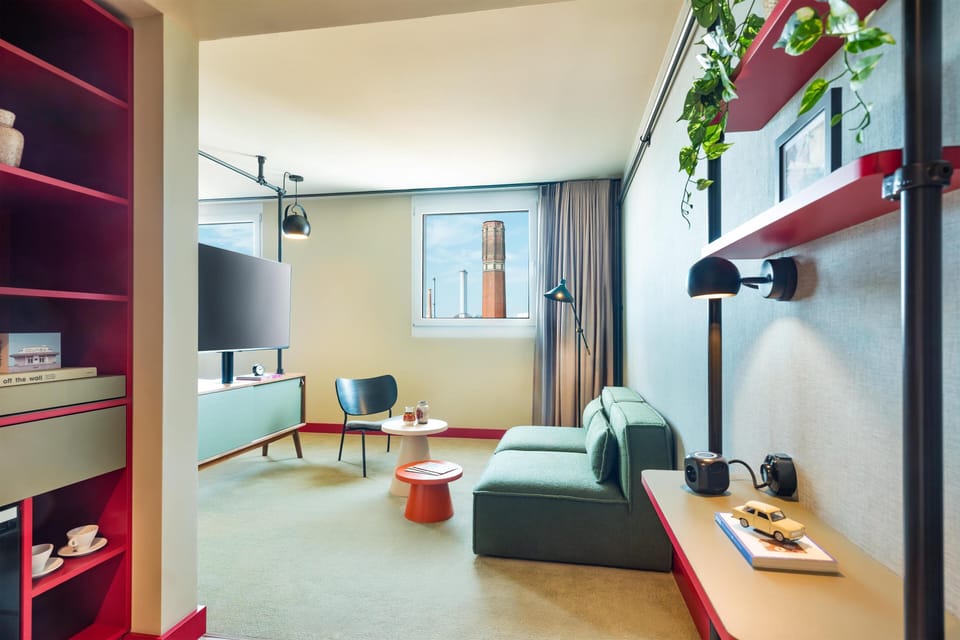 Premium Room, 1 King Bed | Free minibar, in-room safe, desk, soundproofing