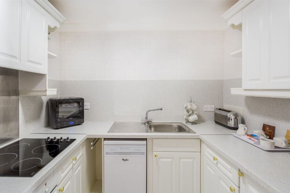 Compact yet fully-equipped kitchen to inspire your culinary creations