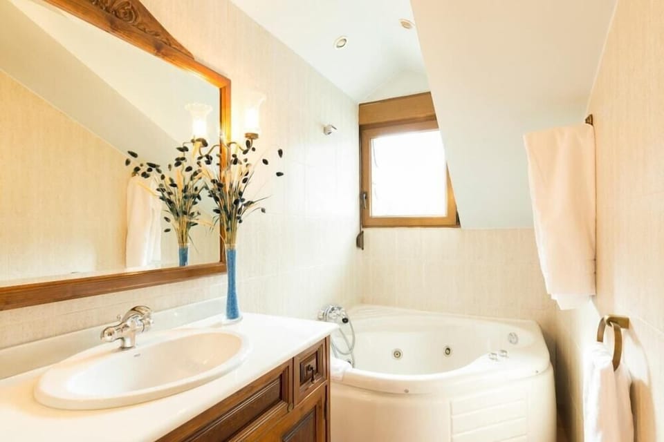 Hotel Paris Hotel in AD200 Encamp, Andorra
