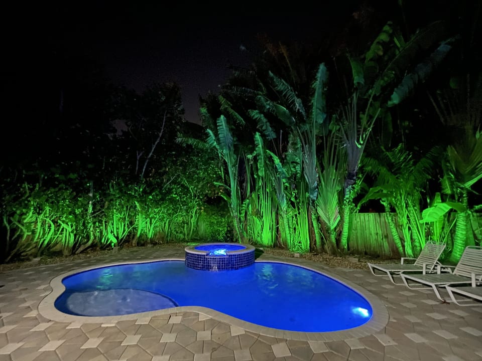 Relaxing outdoor tropical areas 