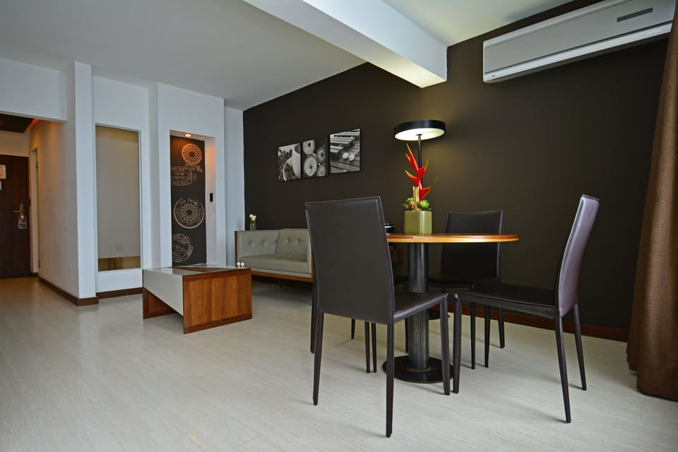 Junior Suite, 2 Queen Beds | Living room | 32-inch LED TV with satellite channels, TV