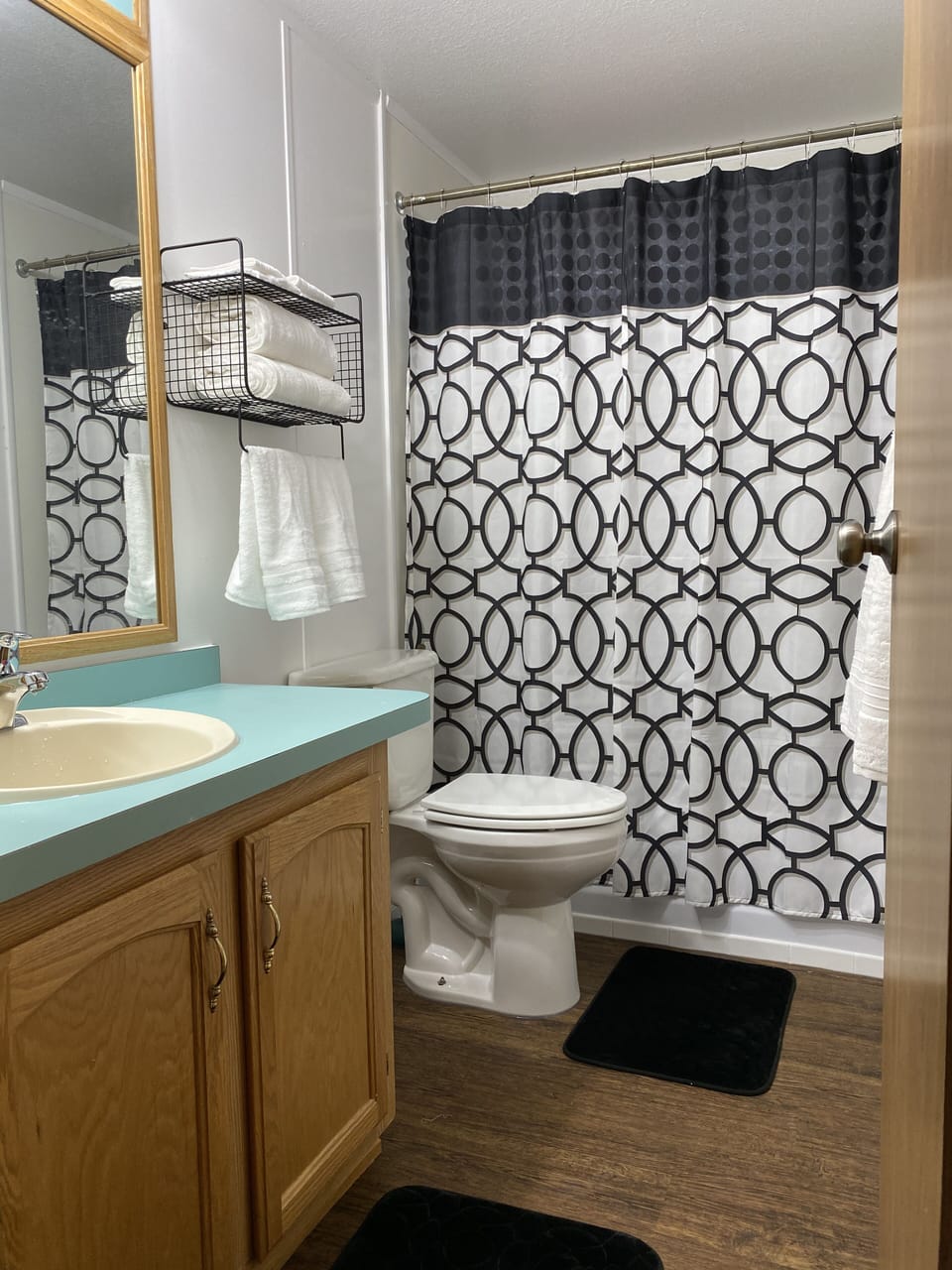 The second bathroom has a bathtub to soak your tired legs in after hiking.