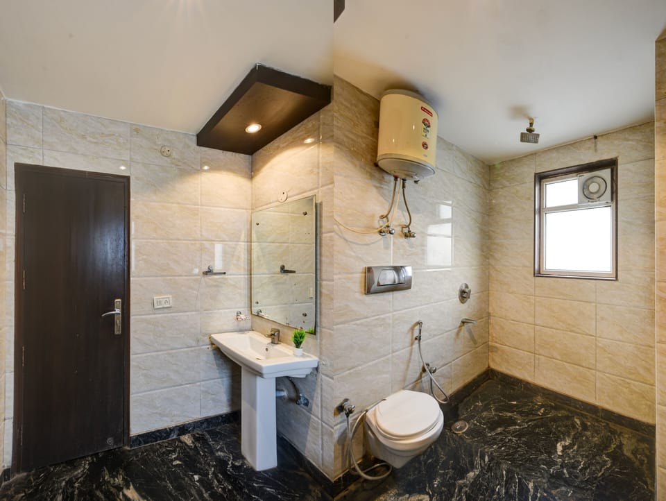 Family Room, 2 Double Beds | Minibar, in-room safe, desk, soundproofing