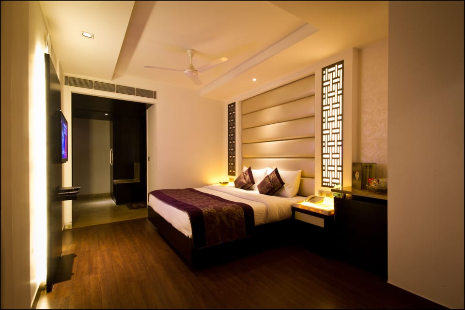 Executive Double Room, 1 Double Bed | In-room safe, individually decorated, individually furnished, desk
