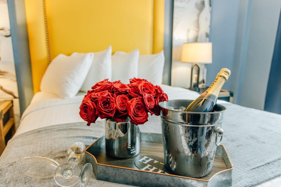 Standard Room, 1 Queen Bed | Iron/ironing board, free WiFi, bed sheets