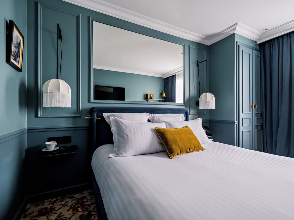 Egyptian cotton sheets, premium bedding, pillowtop beds, minibar
