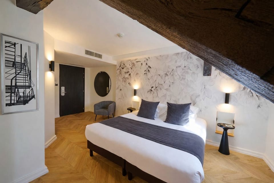 Executive Room | Hypo-allergenic bedding, minibar, in-room safe, individually furnished