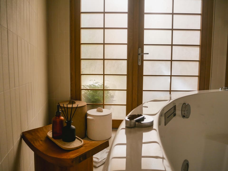 Sauna, hot tub
